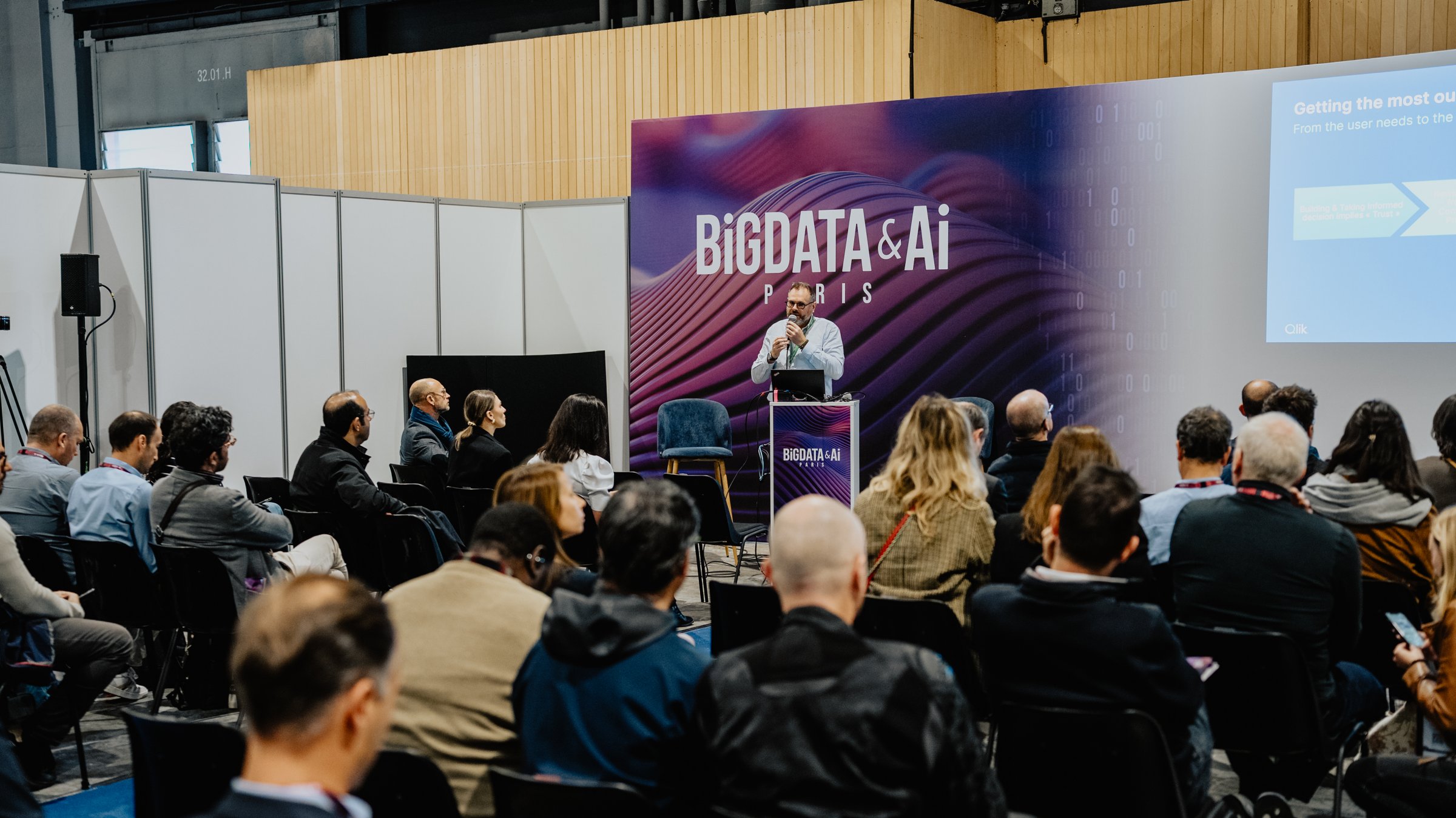 Professionnels de la tech découvrant les innovations IA lors de Big Data & AI Paris 2026 à Porte de Versailles